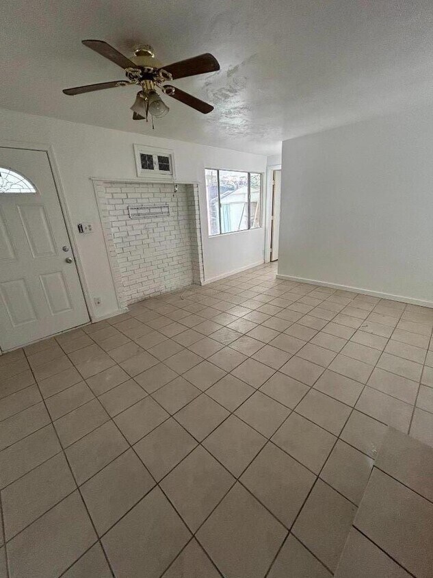 Primary Photo - 112 E St