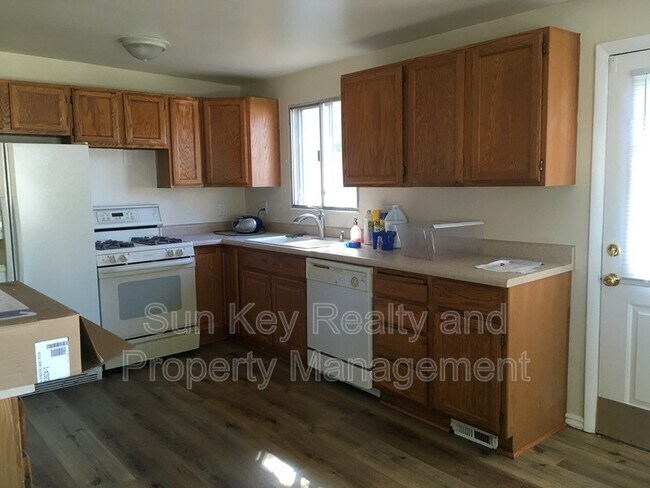 Foto del edificio - 3193 Montclair St