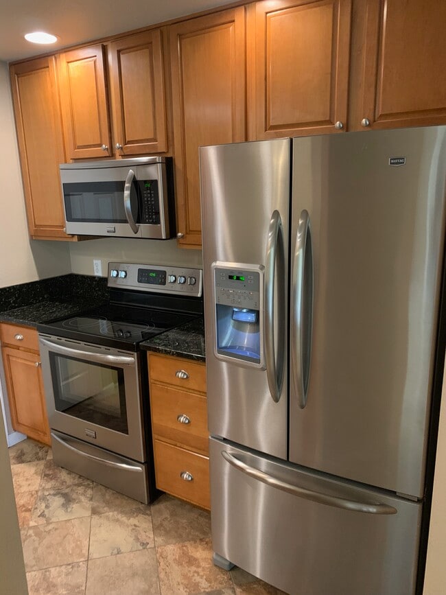 Stainless Steel Appliances - 550 Mohawk Dr
