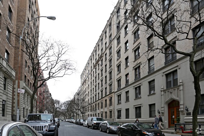 Foto del edificio - 532 W 111th St