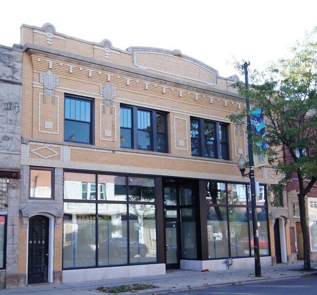 Foto del edificio - 2896 N Milwaukee Ave