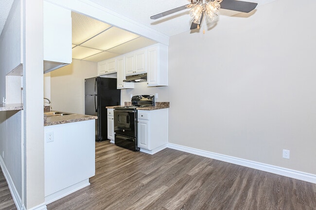 Building Photo - Raintree Apartment Homes