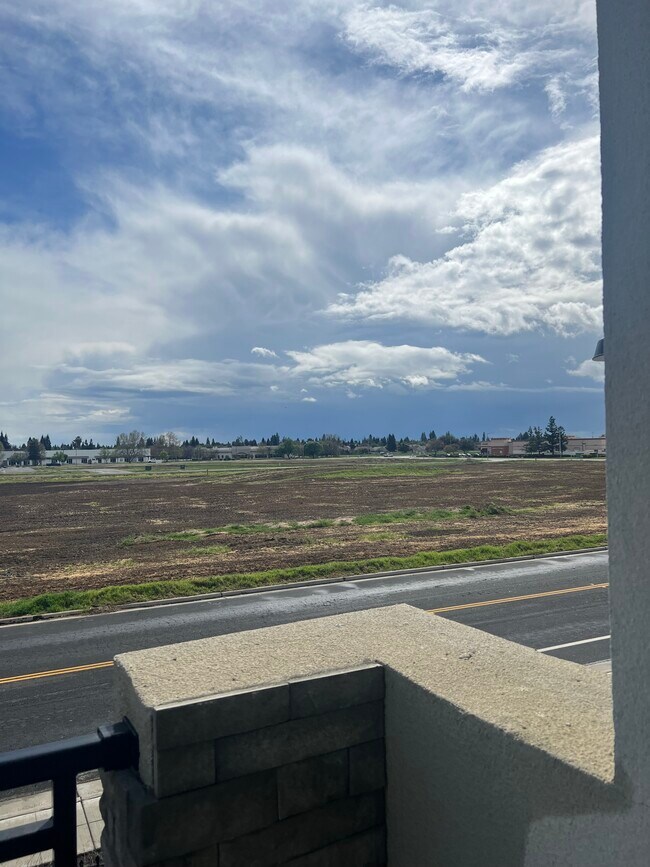 510 W Mahogany Ln, Clovis, CA 93611 Townhome Rentals in Clovis CA