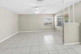 Building Photo - 554 Freeport Ave N