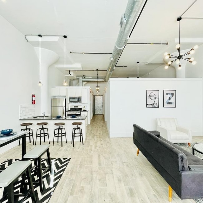 Building Photo - 300 Hoyt St