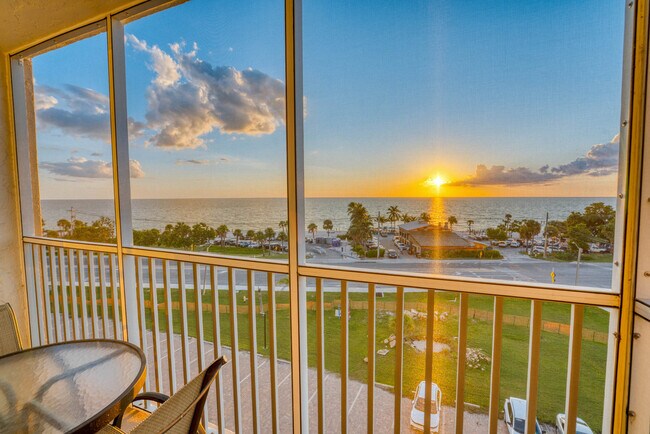 Foto del edificio - 5900 Bonita Beach Rd SW