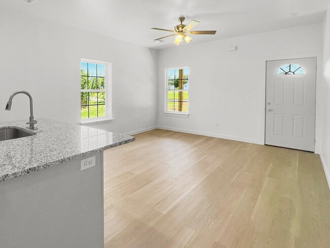 Foto del edificio - Charming New 2-Bedroom Home for Rent in La...