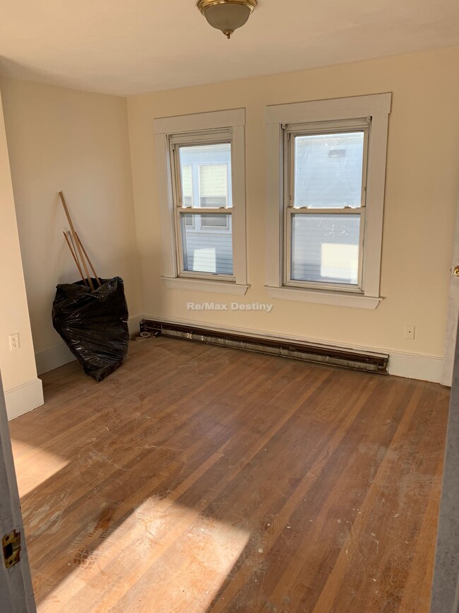 Building Photo - 236 Cedar St