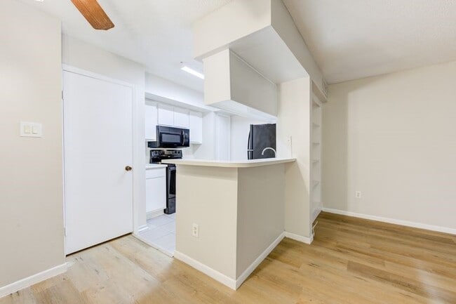 Building Photo - 2800 Jeanetta St