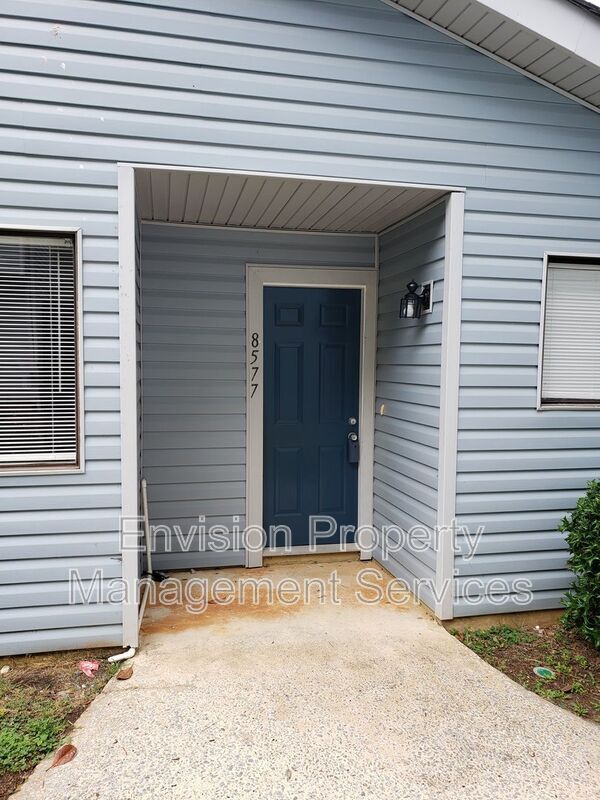 Foto del edificio - 8577 Pineview Ln