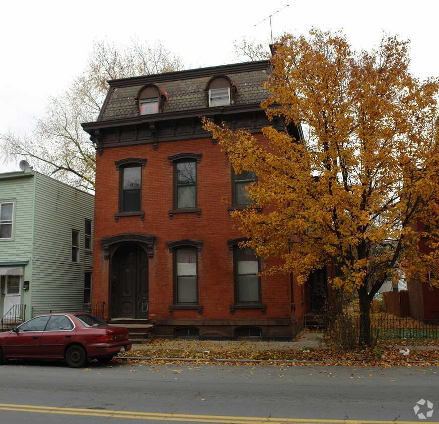 Building Photo - 554 2nd Ave