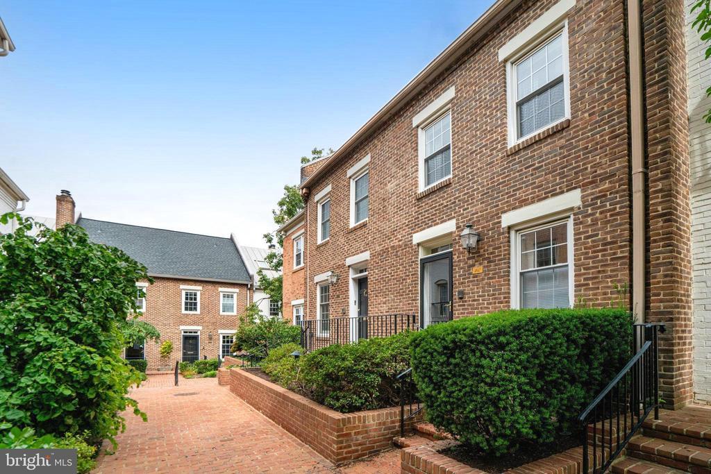 Foto principal - 1142 N Pitt St