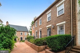 Building Photo - 1142 N Pitt St