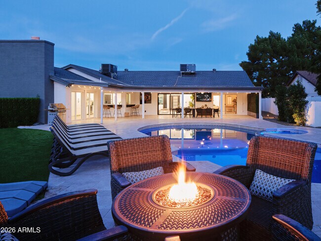 Foto del edificio - 15218 N 61st St