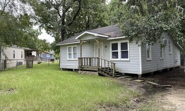 Building Photo - 645 W Davis Loop