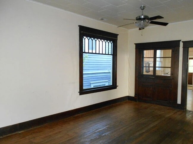 Building Photo - 2 Bedroom House Within Moments of Downtown and WWU