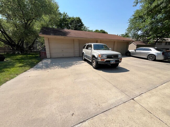 Building Photo - 2 Bed/2 Bath Townhome For Rent in South Sioux Falls!!