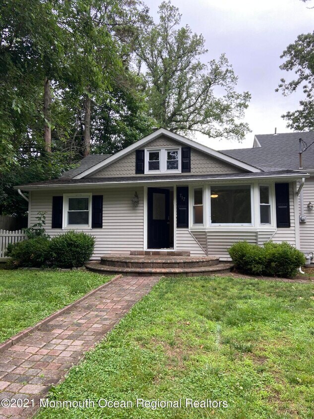 717 Corlies Ave Allenhurst Nj 07711 House For Rent In Allenhurst Nj Apartments Com