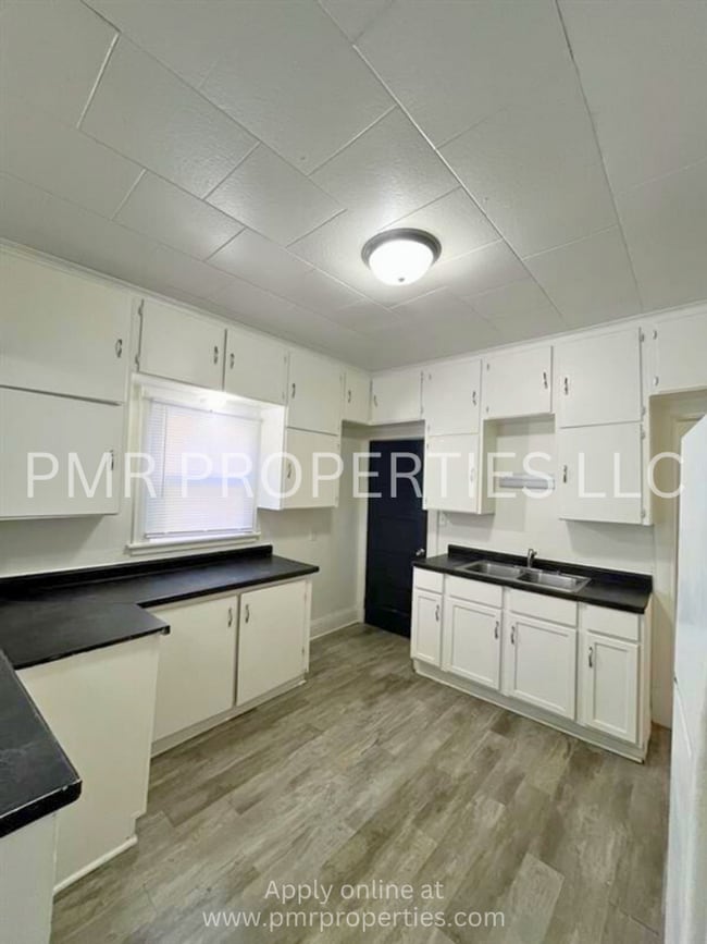 Building Photo - 2 Bedrooms / 1 Bathroom House