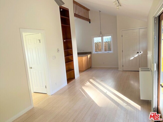 Building Photo - 1355 N McCadden Pl