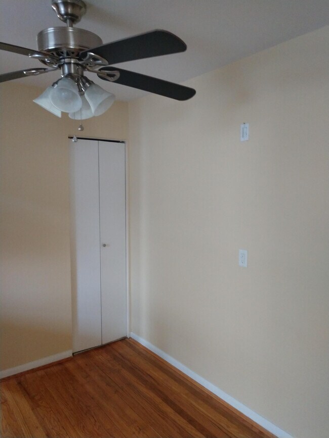 Building Photo - 3714 Drakewood Dr
