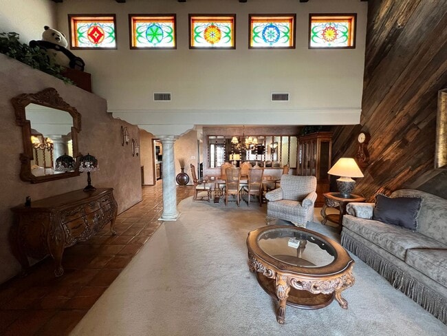 Building Photo - FURNISHED 3 BEDROOM HOME IN TOWN WITH POOL ACCESS!
