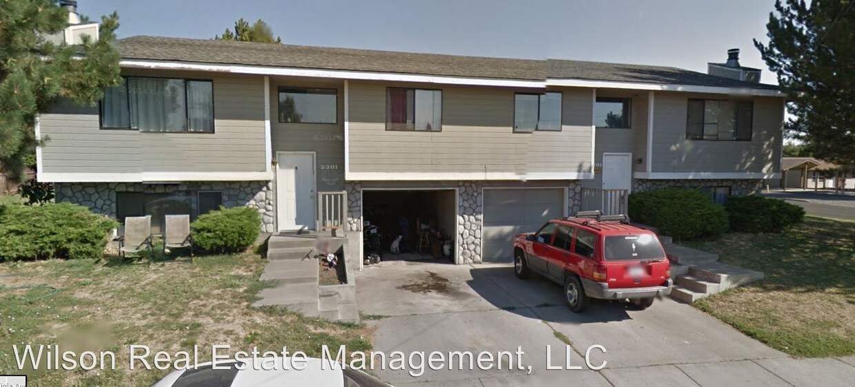 Primary Photo - 2301 W Logan Ave