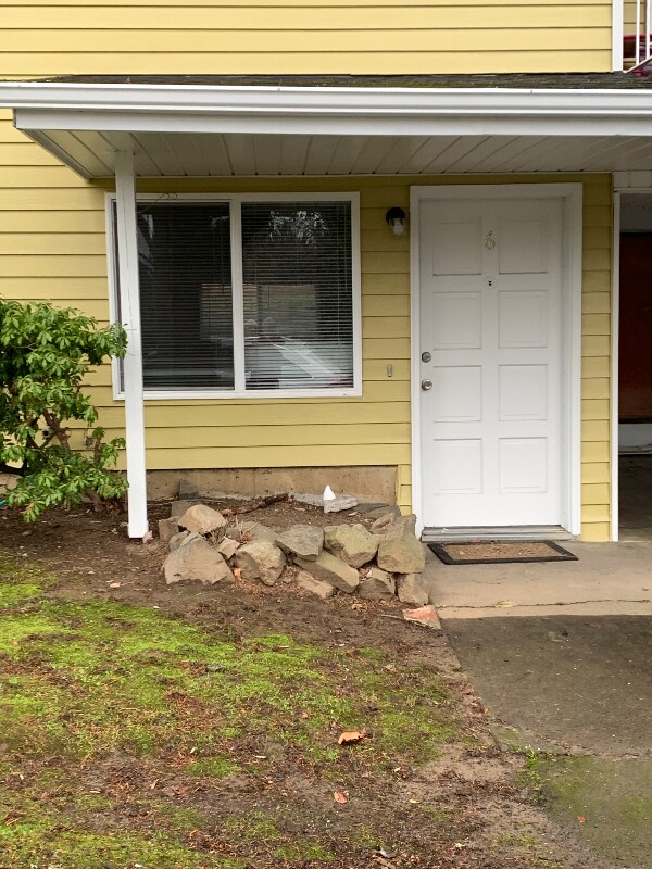 Building Photo - 2755 NE Hogan Dr