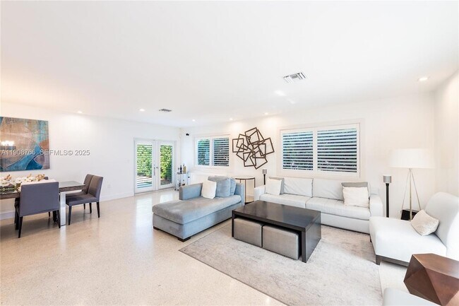 Building Photo - 829 Malaga Ave