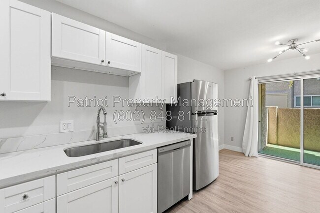 Building Photo - 5525 E Thomas Rd
