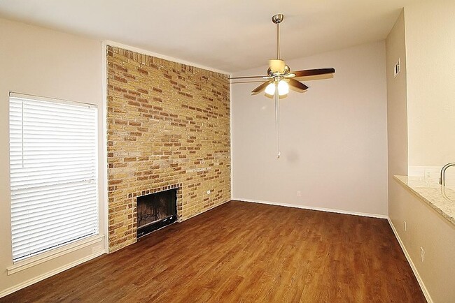 Building Photo - 6620 S Creek Dr