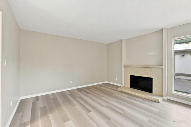 Foto del edificio - 16 Greenview Ln