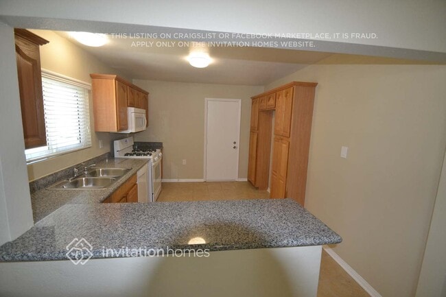Building Photo - 810 E Silva St