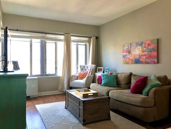 Building Photo - Great Junior 1 Bedroom In DuPont Circle