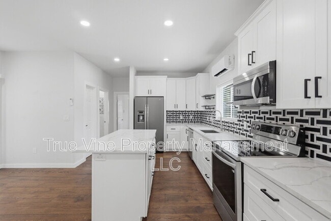 Building Photo - 216 E Fest St