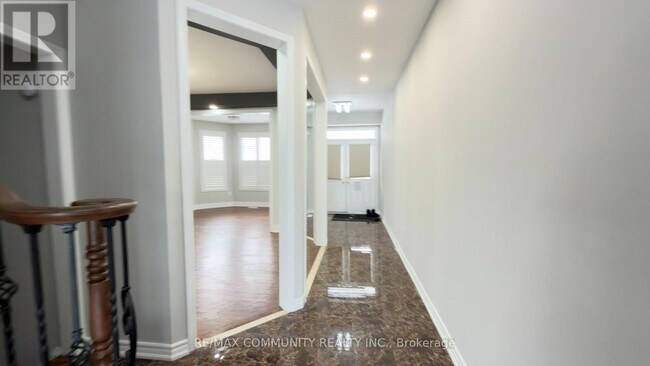 Photo du bâtiment - 21 Hoptree Ave