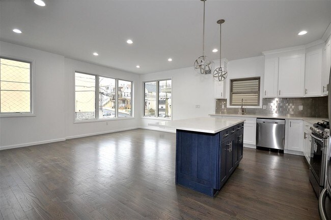 Building Photo - 5103 Meadowview Ave