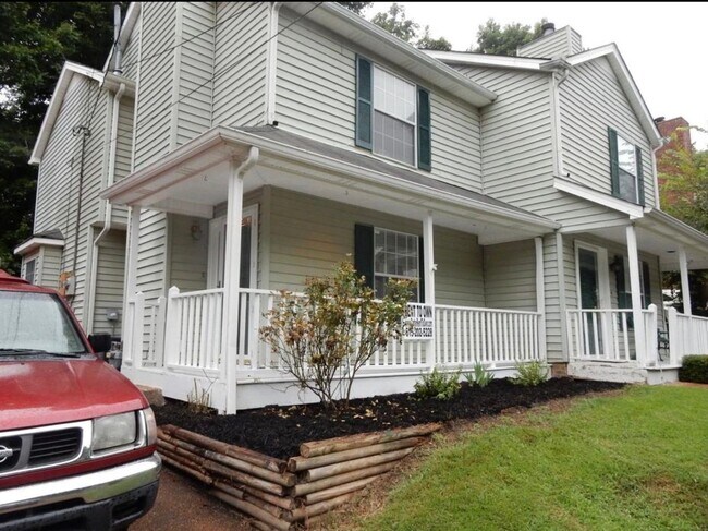 Foto del edificio - Nice and large 2 BR, 2.5 bath townhouse in Antioch, TN