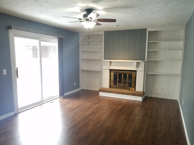 Building Photo - 2502 Brett Dr