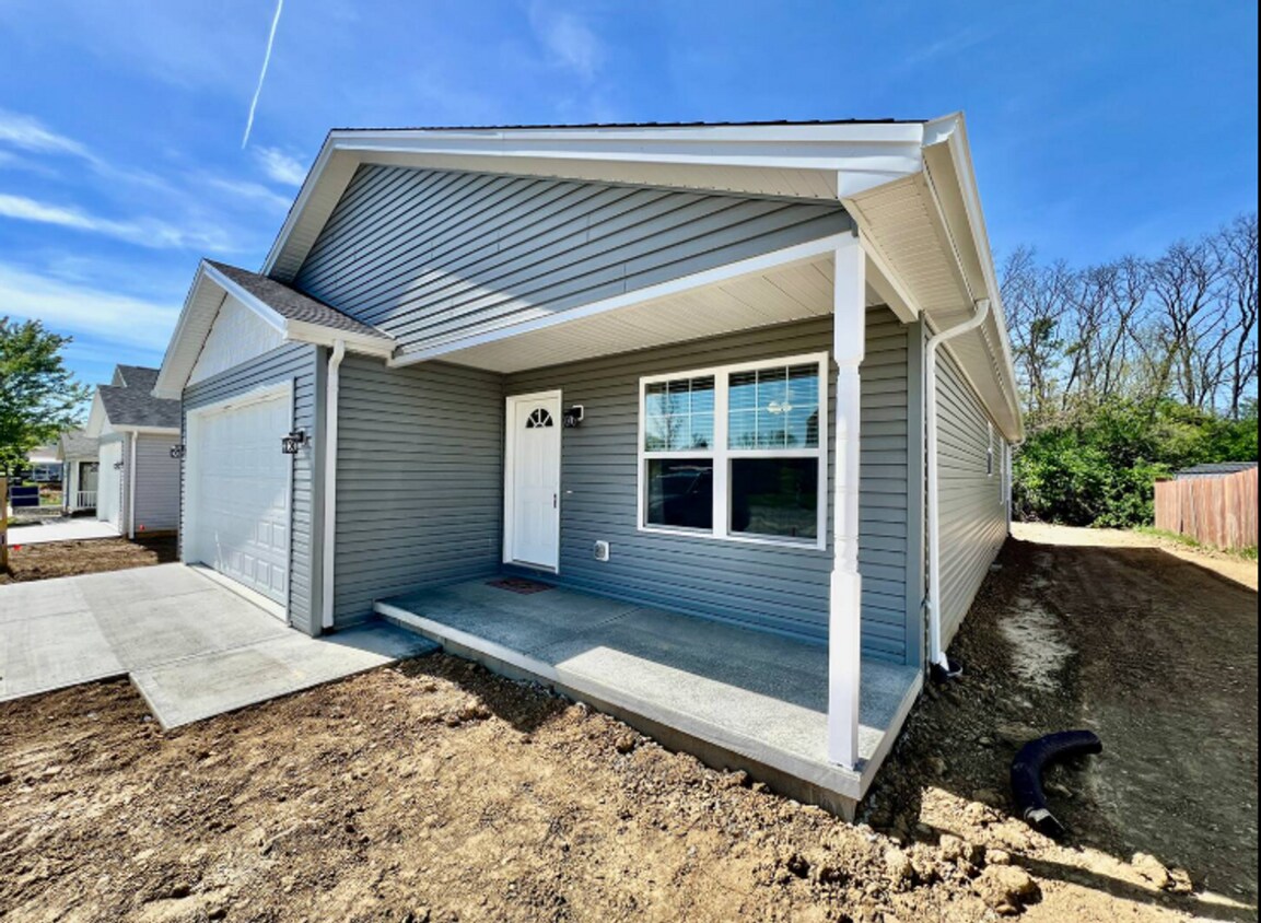 Primary Photo - Brand New Equestrian getaway in Wilmington...