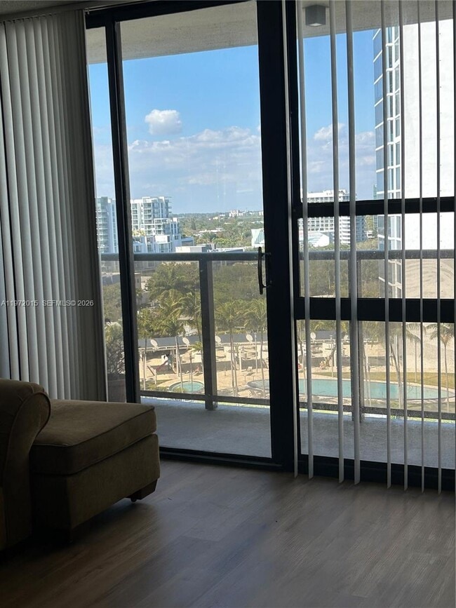 Foto del edificio - 600 NE 36th St