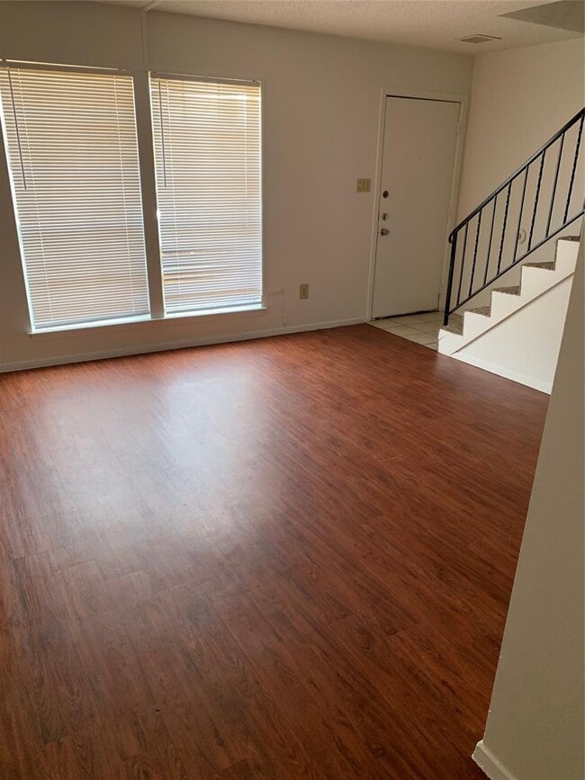 Building Photo - 8112 Sonnet Ave