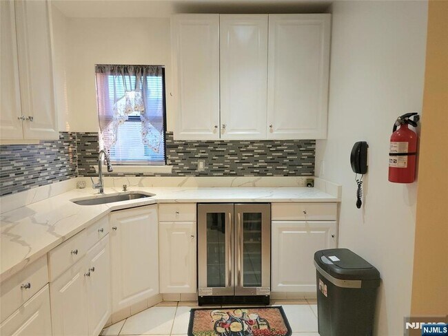 Foto del edificio - 8915 Bergenwood Ave