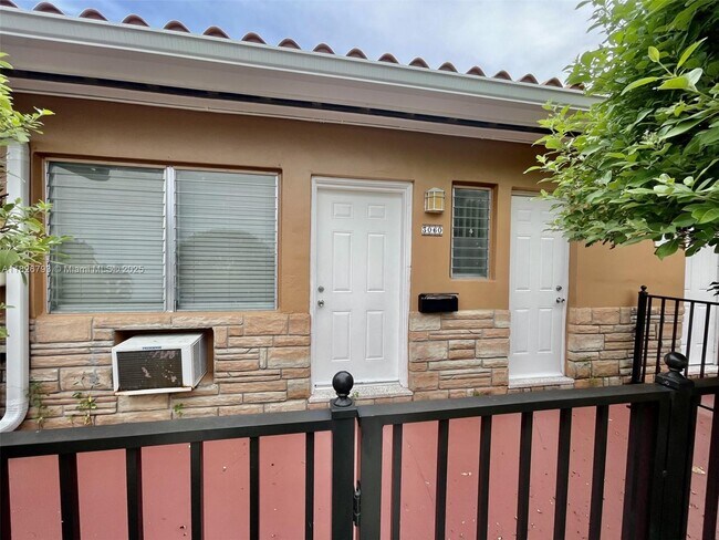 Foto del edificio - 3060 SW 1st St