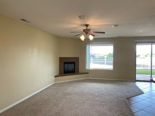 Building Photo - Desert Hills Home