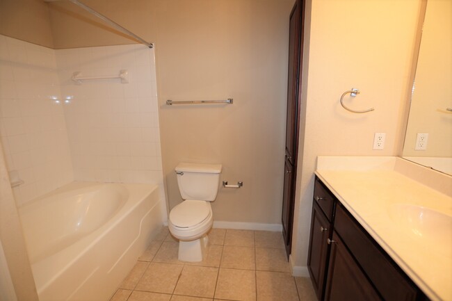 Building Photo - 7575 Kirby Dr