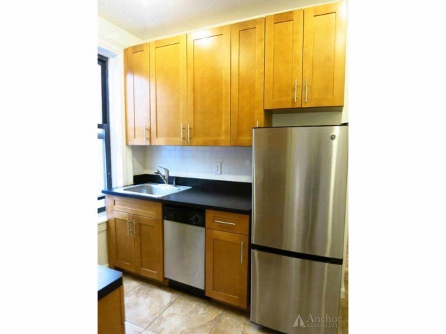 Primary Photo - 230 E 78th St