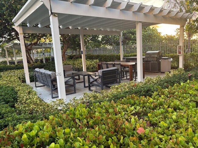 Foto del edificio - 199 Ocean Ln Dr