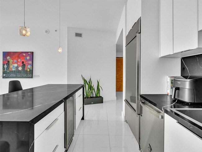 Foto del edificio - 2020 N Bayshore Dr