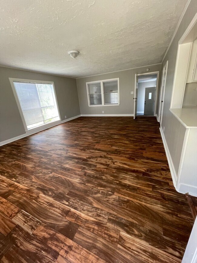 Building Photo - 1503 Link Ave